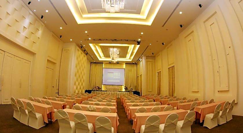 Crystal Palace Luxury Hotel Pattaya