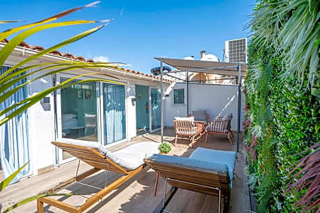 Private Dormitory 4 People with Terrace