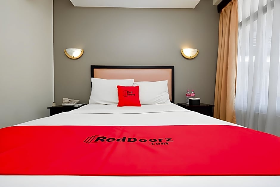 RedDoorz Plus @ Singosari Raya