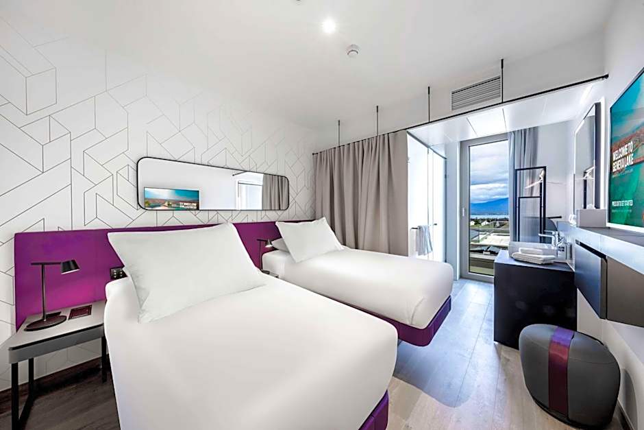 YOTEL Geneva Lake