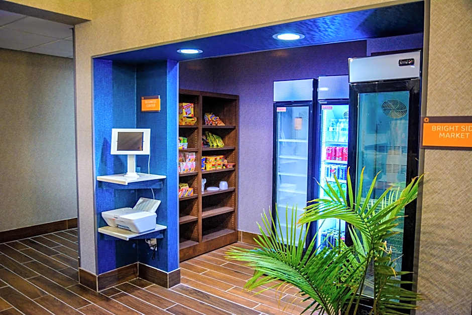 La Quinta Inn & Suites by Wyndham Fayetteville I-95