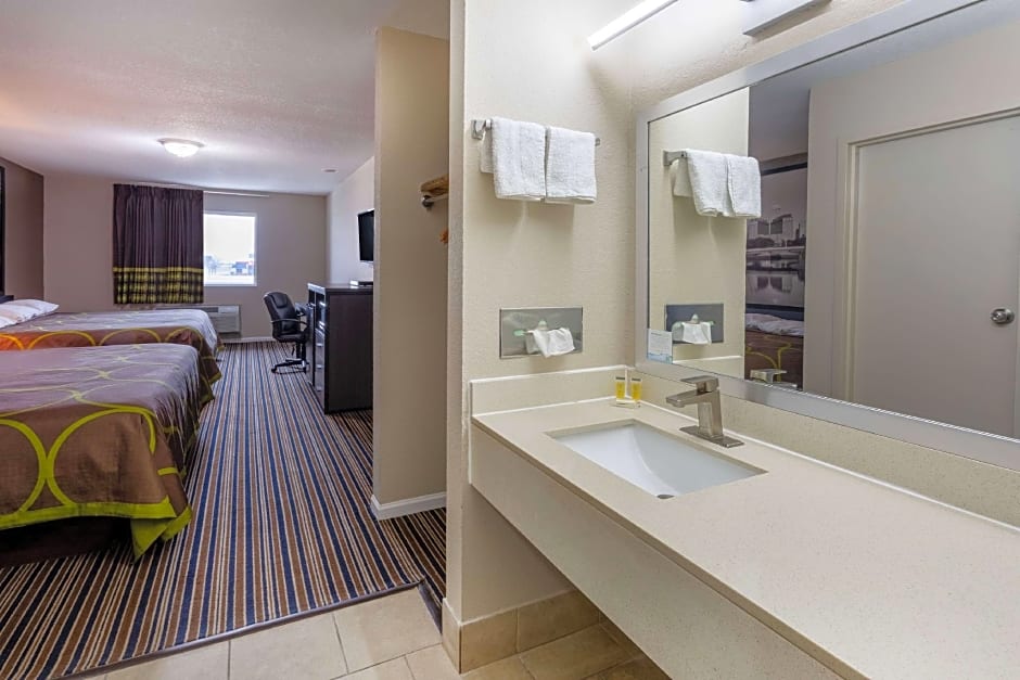 Super 8 by Wyndham Missouri Valley