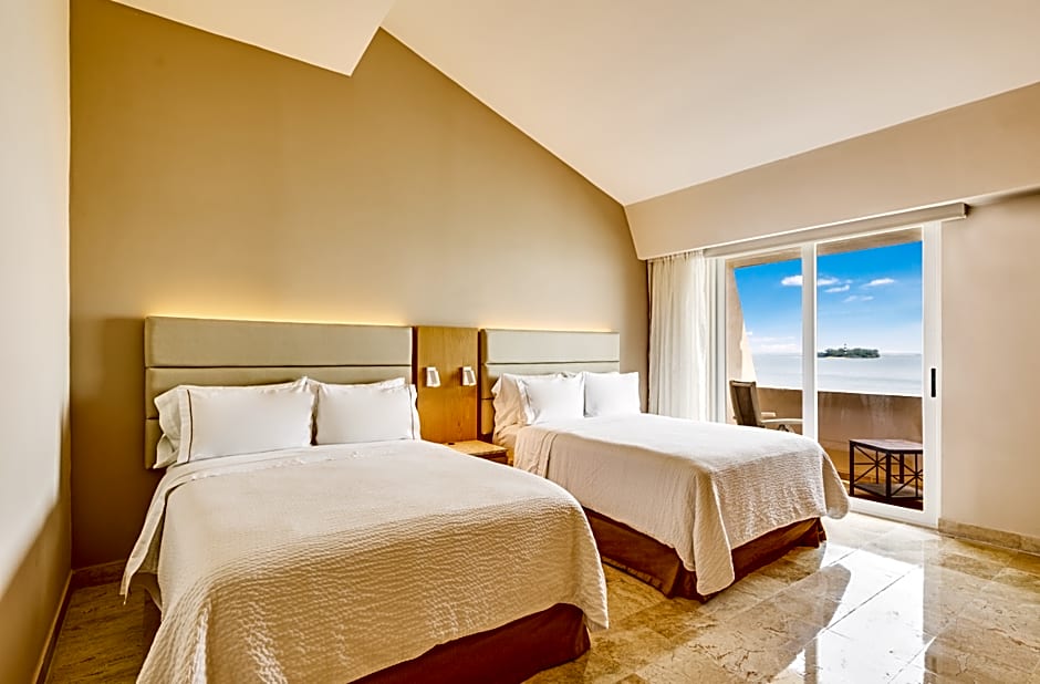 Photo 1 of 1 of 2 Double Beds, Ocean front