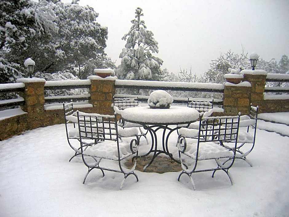 Hotel de Montaña Cueva Ahumada
