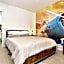 Daytona Studio Suite Queen Bed Walk In Shower #3