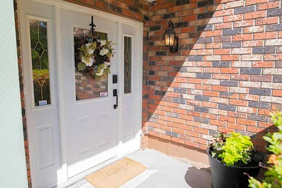 Quiet Area Near Downtown Walkable To Cafes