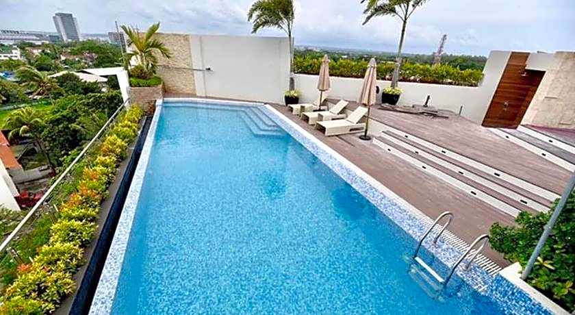 J7 Plaza Hotel