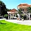 Caravelle Inn & Suites