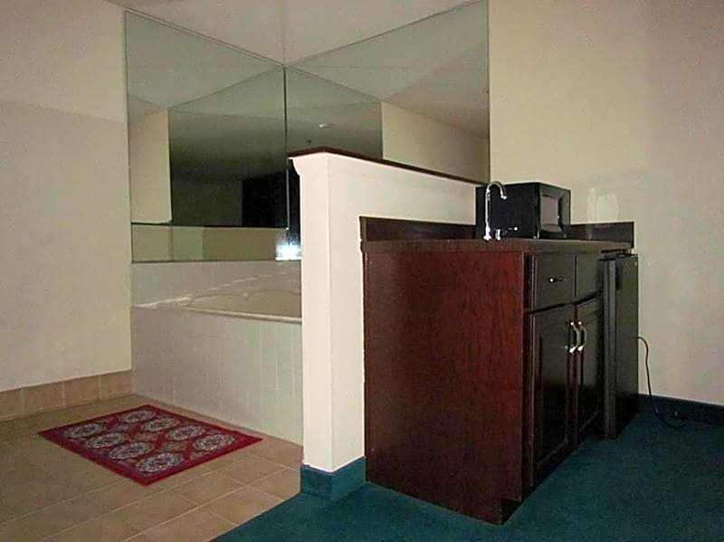 Western Inn & Suites Hampton