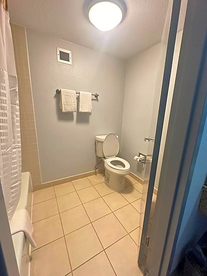 Super 8 by Wyndham Dallas Love Field Airport