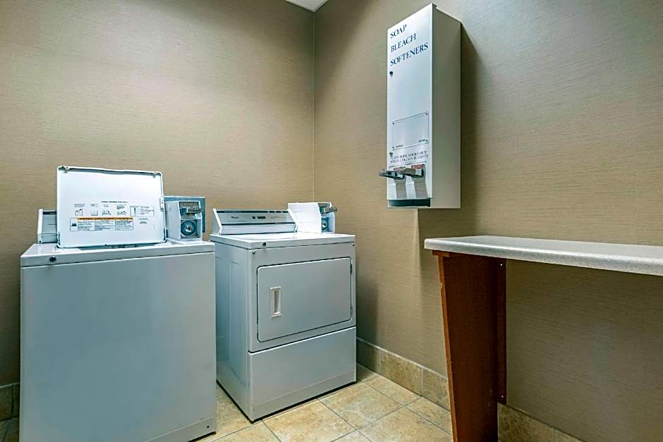 Comfort Suites Flowood - Jackson Airport (must meet transportation requirement)