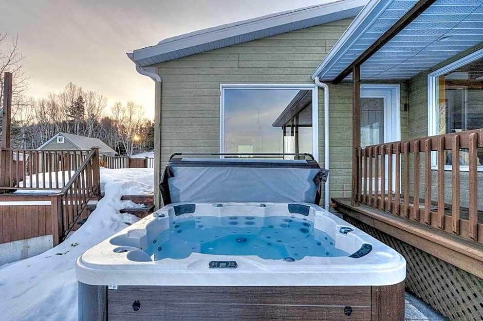 Idyllic Nature Retreat - Hot tub and Scenic Views