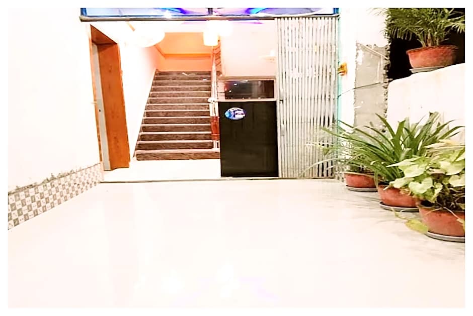 Goroomgo New Ashiyana Palace Near Railway Station Varanasi