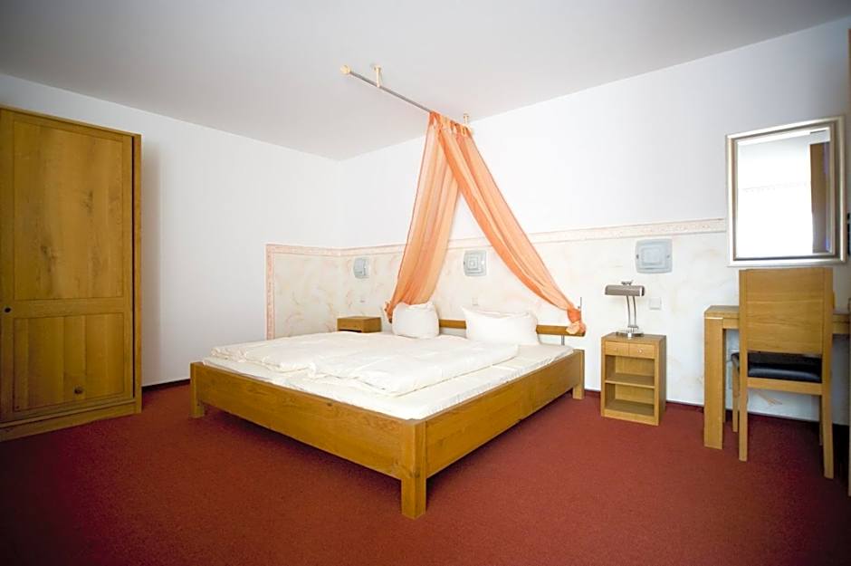 Photo 1 of 5 of Double Room