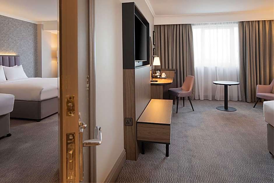 DoubleTree by Hilton Dartford Bridge