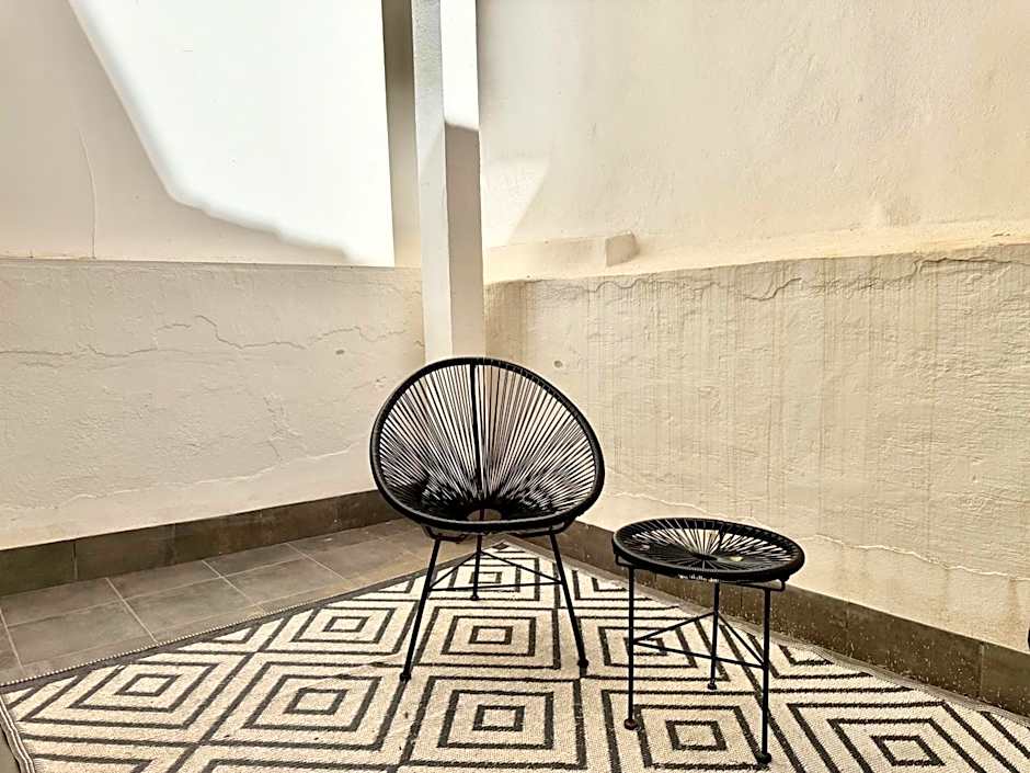 Ilustre - City-View Rooms with AC in Málaga's Old Town - Steps from Calle Larios and the Thyssen