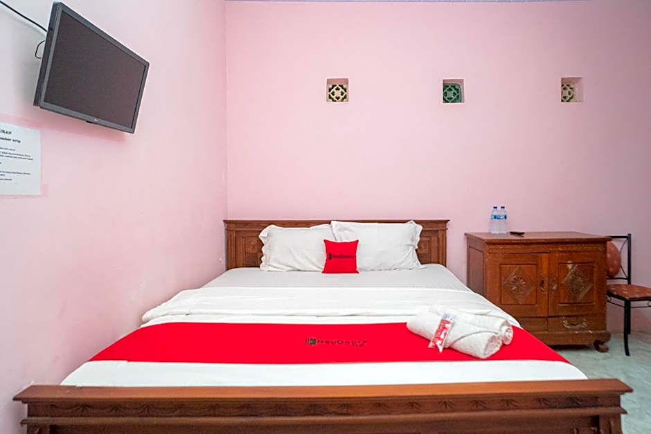 RedDoorz Syariah near Batu Night Spectacular 3