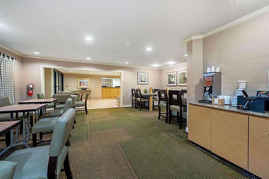 La Quinta Inn & Suites by Wyndham Mansfield, Oh