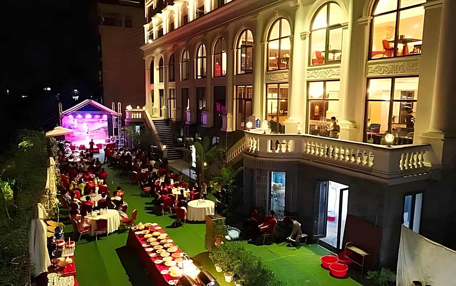 Phoenix Hotel