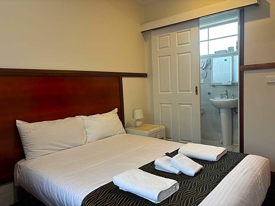 Across Country Motor Inn