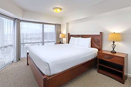 One-Bedroom Suite with Mountain View