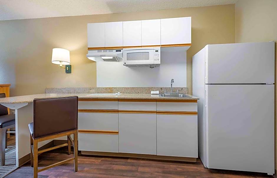 Extended Stay America Suites - Newark - Woodbridge