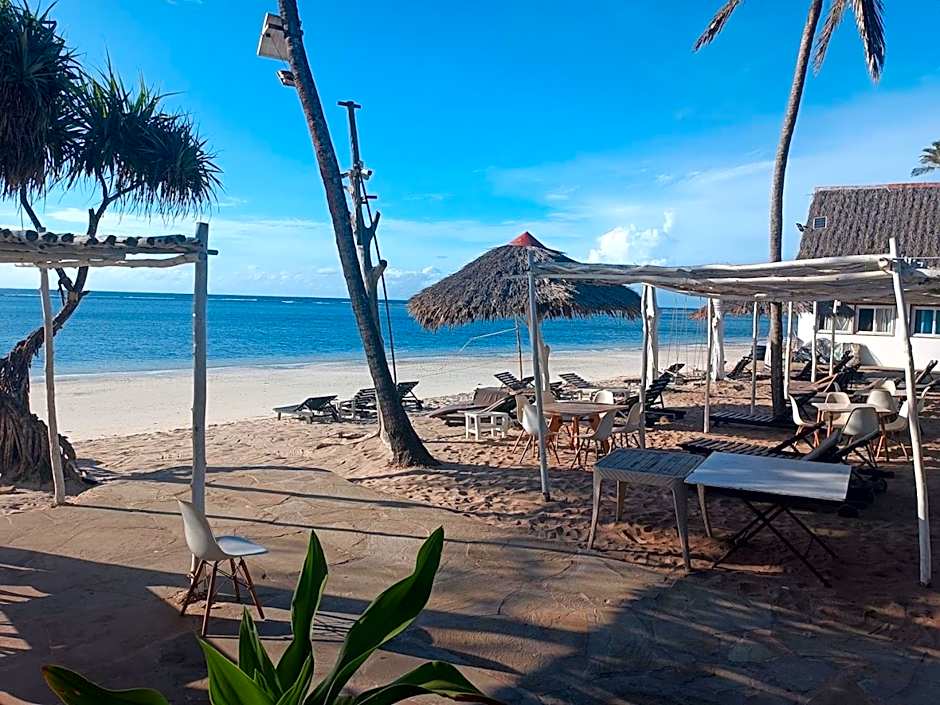 Bahari Dhow Beach Villas