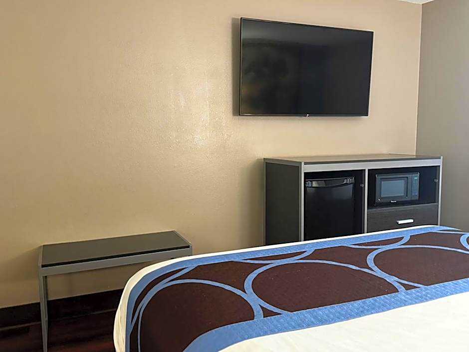 Super 8 by Wyndham Houston/NASA/Webster Area