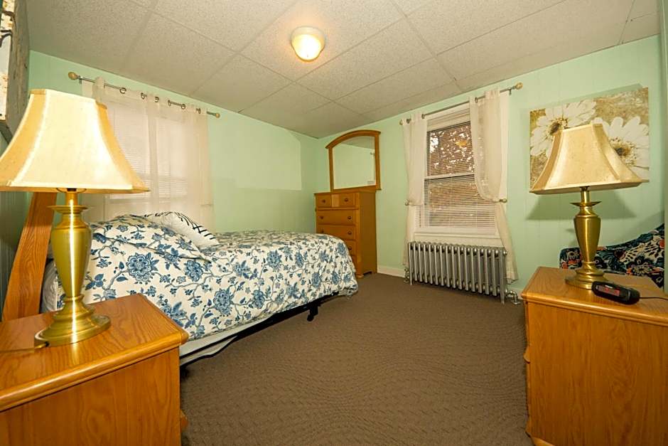 Simmons Motel and Suites