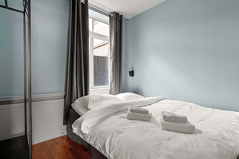 Enter Amalie Apartment Hotel