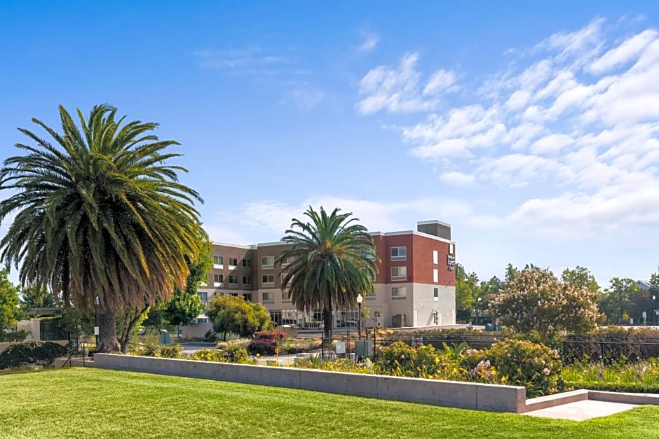 Holiday Inn Express And Suites Suisun City Napa Valley Area By IHG