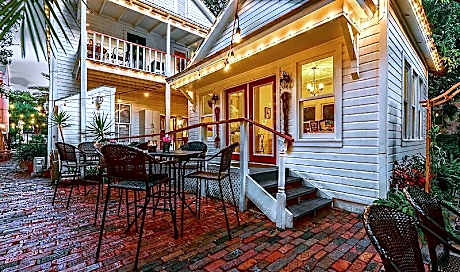 44 Spanish Street Inn