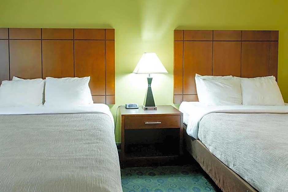 Quality Inn & Suites Bloomington I-55 and I-74