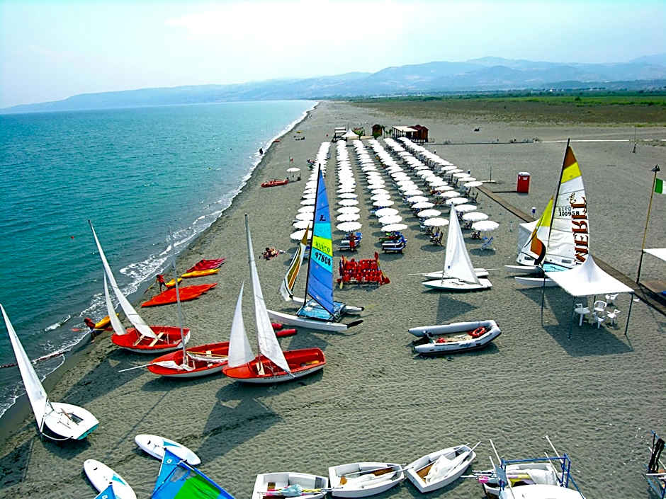 Castroboleto Village