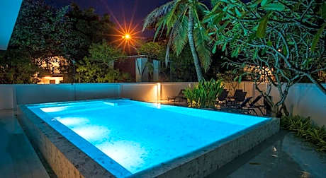 Tonsai Tropical Phi Phi Island