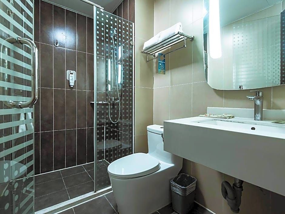 ibis Luoyang Train Station