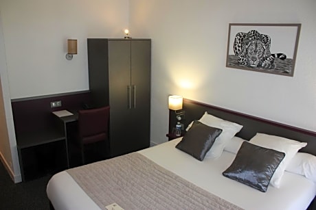 Double Room with Estuary view - Lower level