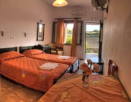 Twin Studio (2 Adults)