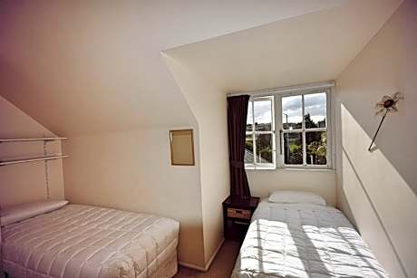 Standard Twin Room with Shared Bathroom