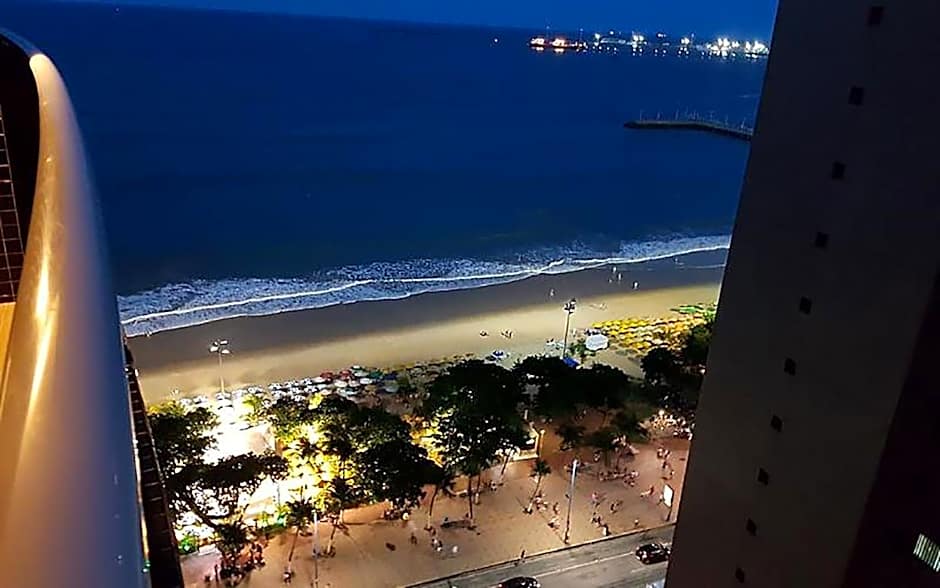 Apto à beira-mar com wi-fi e piscina em Fortaleza