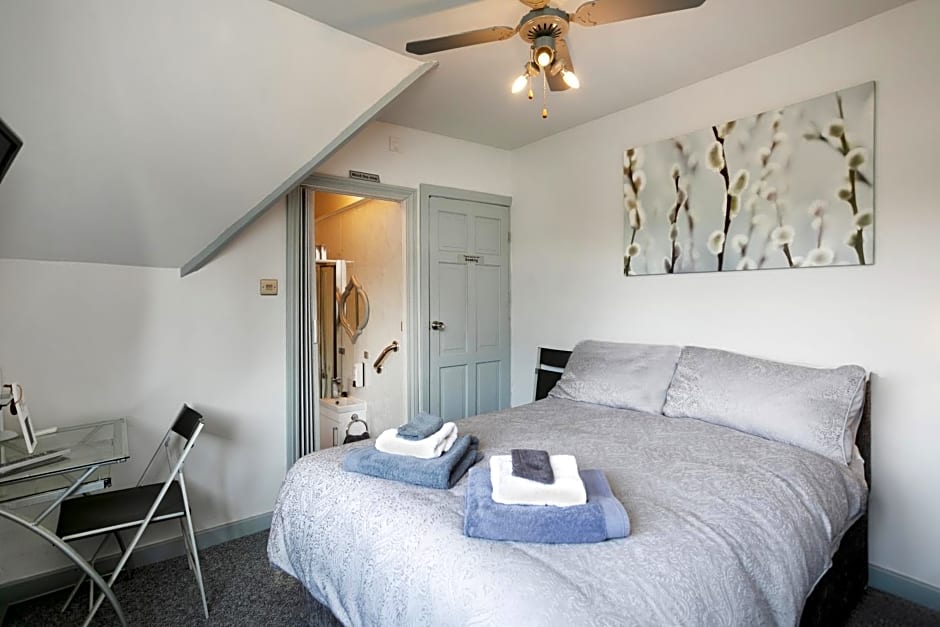 BED AT BOWBRIDGE Double Room