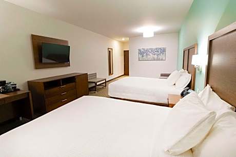 Quadruple Room with Two Queen Beds - Disability Access/Non Smoking/Interior Hall