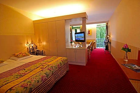Suite with Garden View