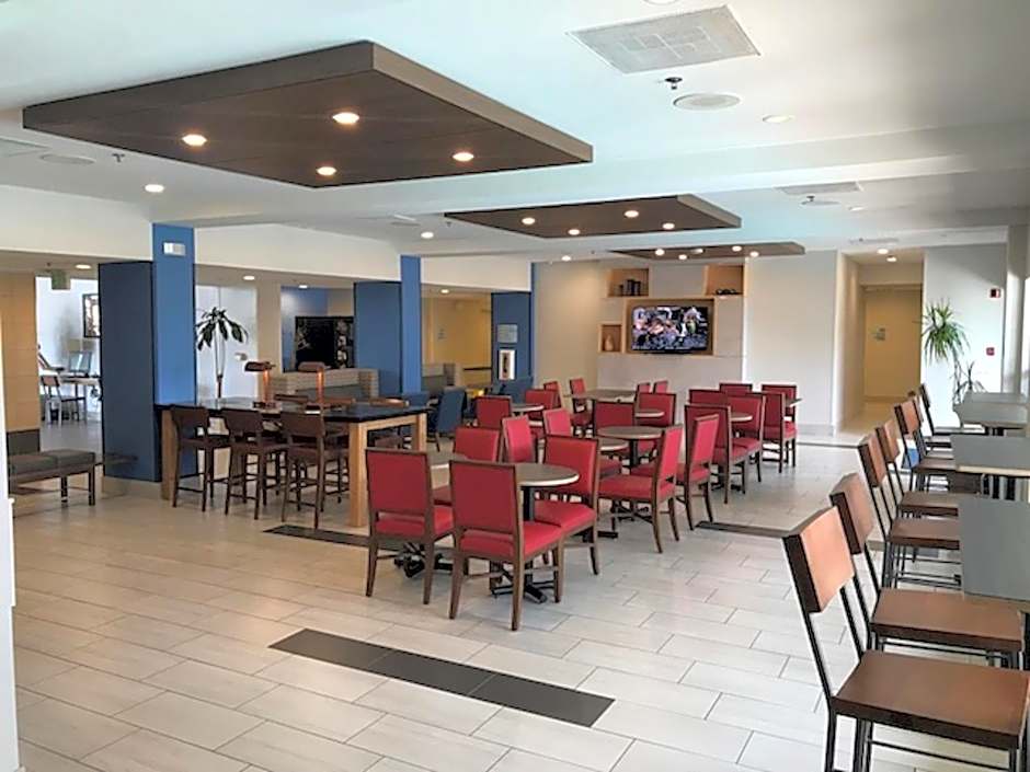 Holiday Inn Express & Suites Tracy By IHG