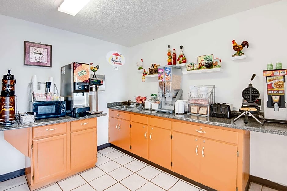 Super 8 by Wyndham Neosho