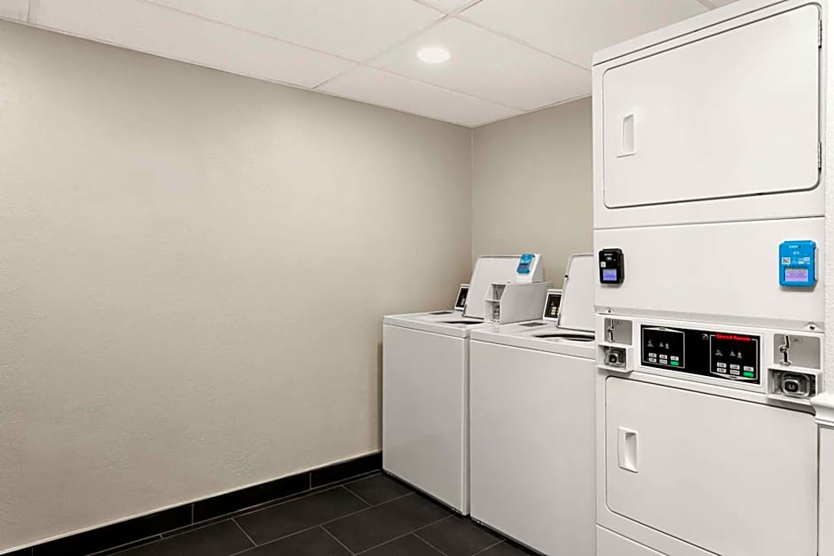 La Quinta Inn & Suites by Wyndham Fort Lauderdale Cypress Creek