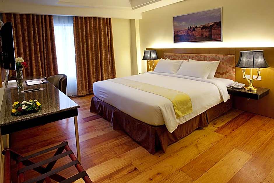Photo 1 of 7 of Executive Suite