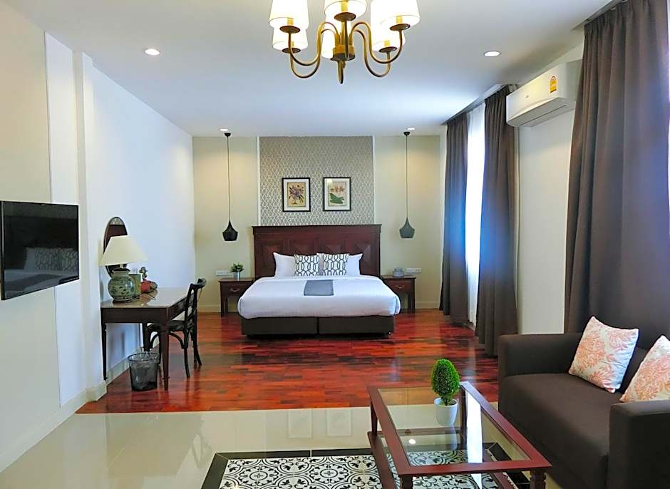 Bloom Boutique Hotel & Cafe