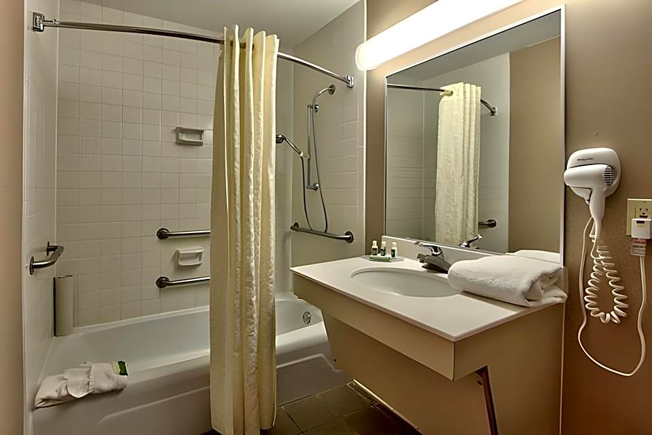 Ramada by Wyndham Albuquerque Midtown