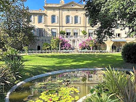 Château de Collias - Maison de Vacances